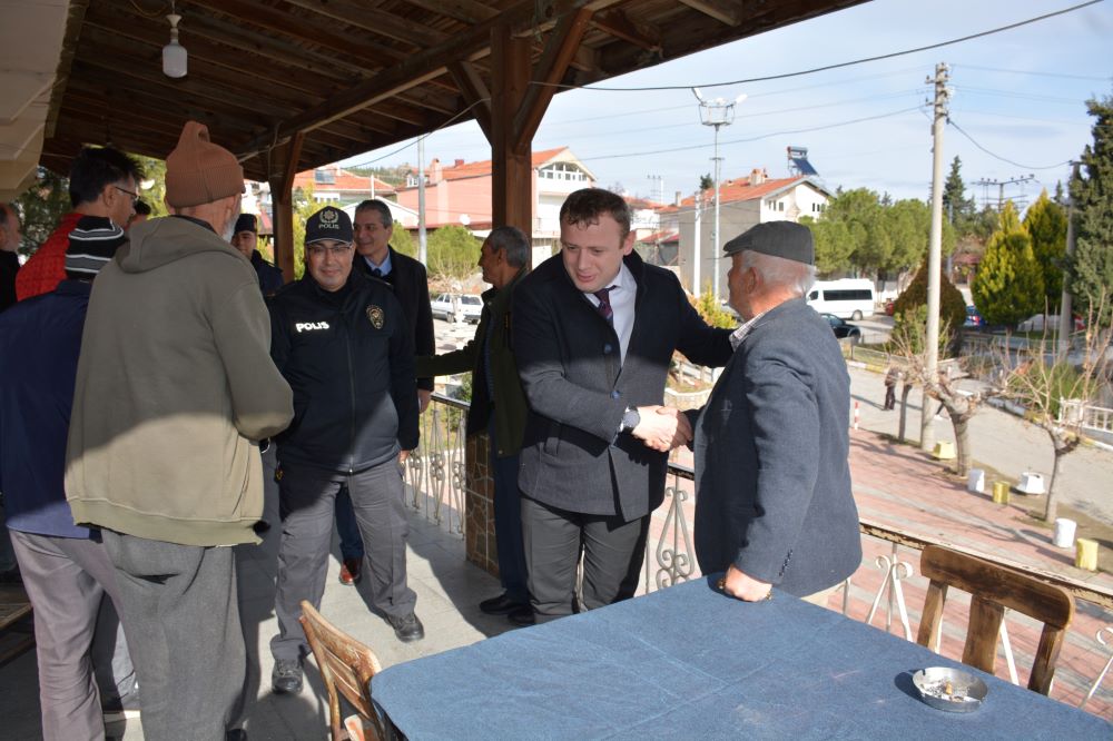 Kaymakamımız Mustafa Görmüş, ilçemize bağlı Ahmetler Köyü’nü ziyaret ederek vatandaşlarımızın taleplerini yerinde dinledi