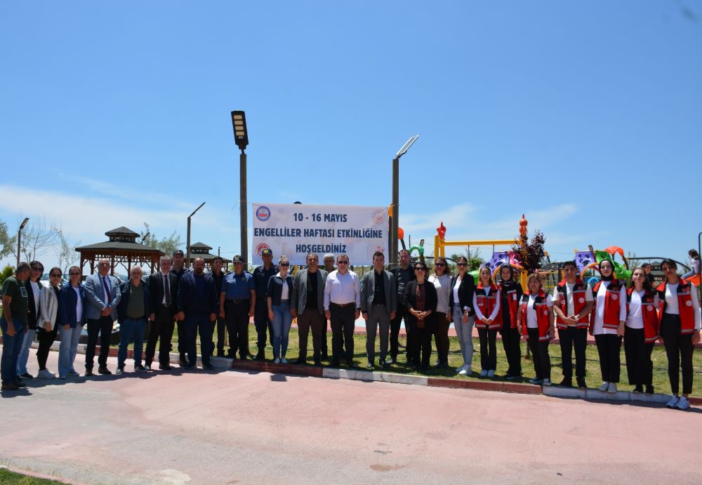Kaymakamımız Mustafa Görmüş, özel bireyler ve aileleriyle Millet Bahçesi’nde düzenlenen yemek programında bir araya geldi