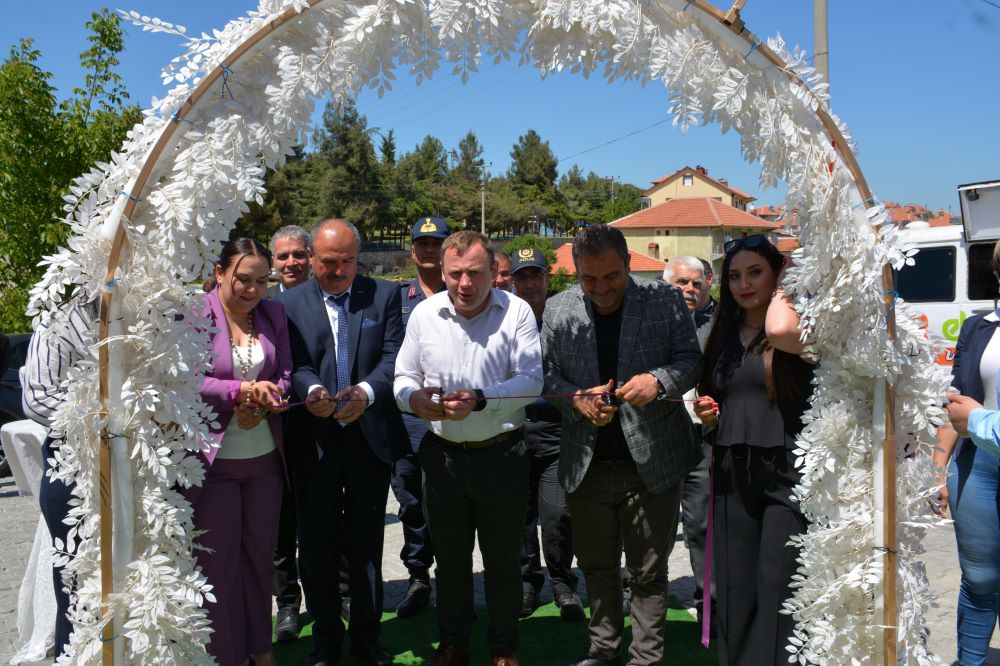 Kaymakamımız Mustafa Görmüş, Eşme Kilim Kadın Kooperatifi Üretim Tesisi’nin açılışına katıldı