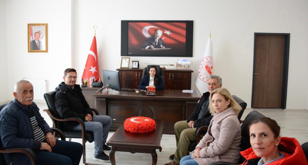 CHP İlçe Başkanı Cumhur USLU ve Yönetim Kurulu üyeleri, Kaymakamımız Selin SARI’yı ziyaret etti